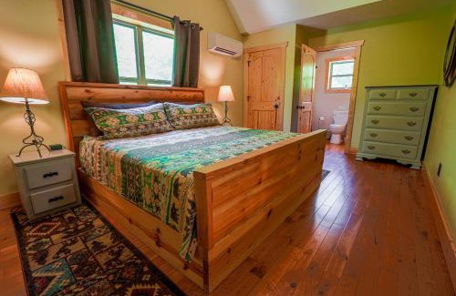 Dahlonega Casa | New Listing! Wine Country Retreat - 2 Bed, Hot Tub