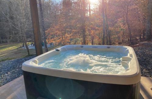 Dahlonega Casa | New Listing! Wine Country Retreat - 2 Bed, Hot Tub