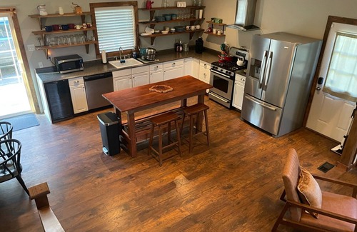 Schroon Lake Cabina | NEW Lodge, 5min to Schroon town ctr & beach, hiking, fishing, kayaking, boating