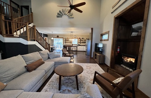 Schroon Lake Cabina | NEW Lodge, 5min to Schroon town ctr & beach, hiking, fishing, kayaking, boating