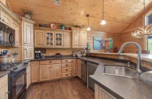 Eucha Casa | NEW!! Lodge Style Grand Lake 6-bedroom Cabin & Private Dock. Great for families.
