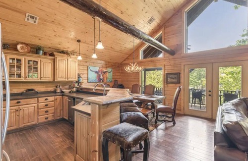 Eucha Casa | NEW!! Lodge Style Grand Lake 6-bedroom Cabin & Private Dock. Great for families.