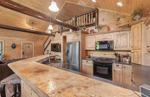 Eucha Casa | NEW!! Lodge Style Grand Lake 6-bedroom Cabin & Private Dock. Great for families.