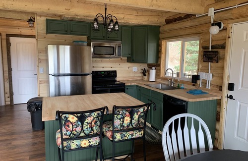 Meadow View Heights Cabina | New Log Cabin - 3 bed 2 bath with 180 degree unobstructed views