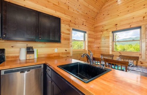 Luray Cabina | NUEVO Log Cabin by the River! Perfecto relajante retiro-Vistas y jacuzzi!