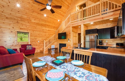 Luray Cabina | NUEVO Log Cabin by the River! Perfecto relajante retiro-Vistas y jacuzzi!