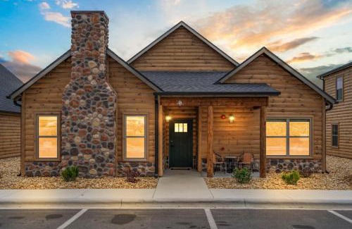 Table Rock Casa | New Log Cabin, Free Local Attraction Tickets Daily, Ozark Views, Cmty Amenities!