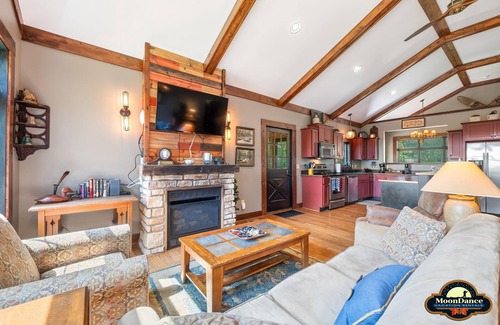 Gnaw Bone Cabina | New log cabin on 52 acres, pet-friendly!