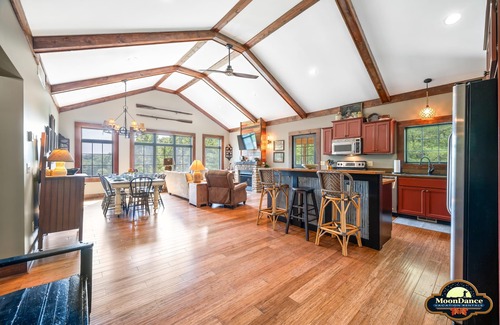 Gnaw Bone Cabina | New log cabin on 52 acres, pet-friendly!