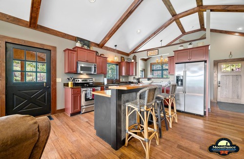 Gnaw Bone Cabina | New log cabin on 52 acres, pet-friendly!