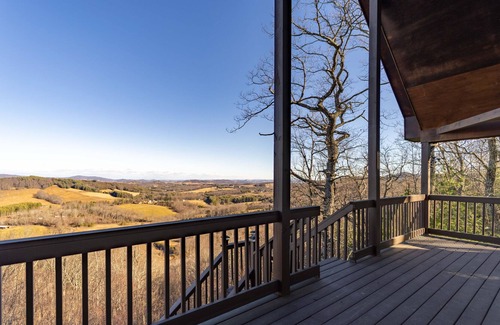 Sparta Cabina | NEW! Log Cabin with Unbelievable Long Range Mountain Views!