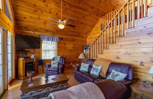 Sparta Cabina | NEW! Log Cabin with Unbelievable Long Range Mountain Views!