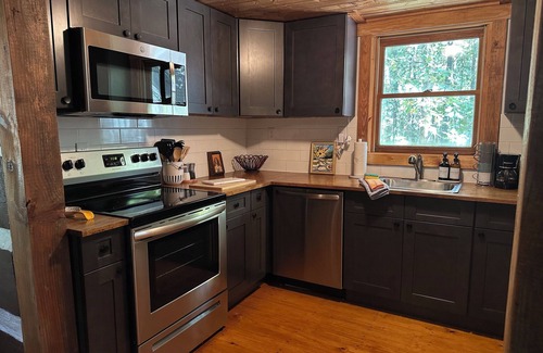 Fort Payne Casa | *NEW* Logged Inn! 3mi to DeSoto State Park