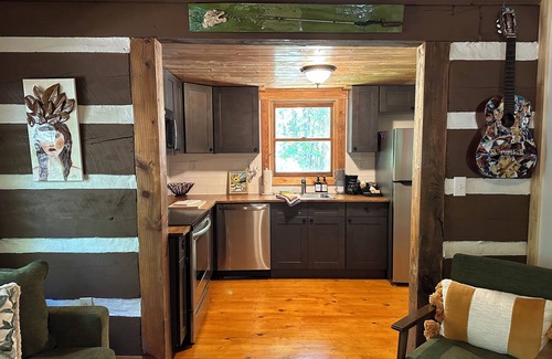 Fort Payne Casa | *NEW* Logged Inn! 3mi to DeSoto State Park