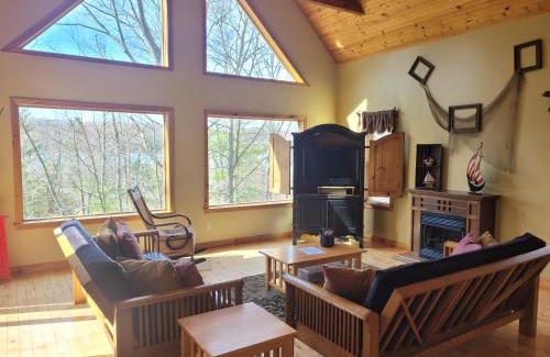 Lake Township Casa | New! Long Lake Landing Kayaks & Sandy Waterfront