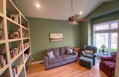Cadiz Casa | NEW! LOOKOUT- lakefront views with hot tub/ home theatre/firepit, sleeps 12!