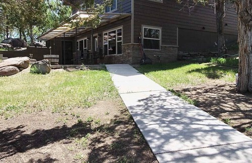 Whitehall Casa | New! Lower Level Ranch Home - 10 mins to Town