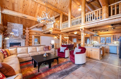 Blue River Chalet De Esquí | NEW Luminary Log Chalet - Seclusion & Skiing Nearby, Private Hot Tub