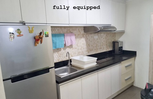 Cebu Condominio | Nueva Lux. 2-BR condominio cerca de centro comercial SM Mar