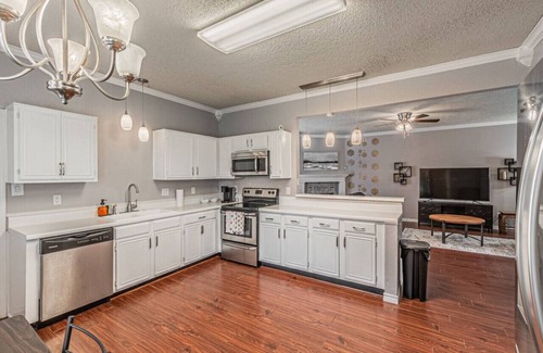 Frisco Casa | New Lux 3-BR Garage,Gated Yard, by The Star Frisco