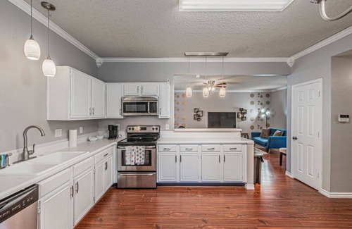 Frisco Casa | New Lux 3-BR Garage,Gated Yard, by The Star Frisco