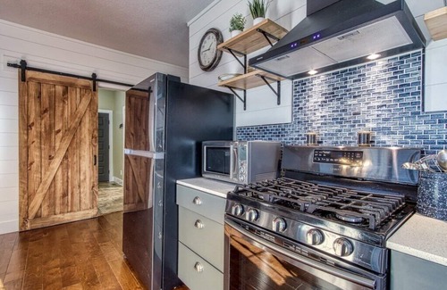 Walland Cabina | New LUX 4BR w views! Hot Tub + Media Room