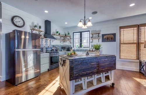 Walland Cabina | New LUX 4BR w views! Hot Tub + Media Room