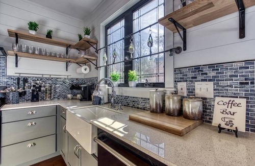 Walland Cabina | New LUX 4BR w views! Hot Tub + Media Room