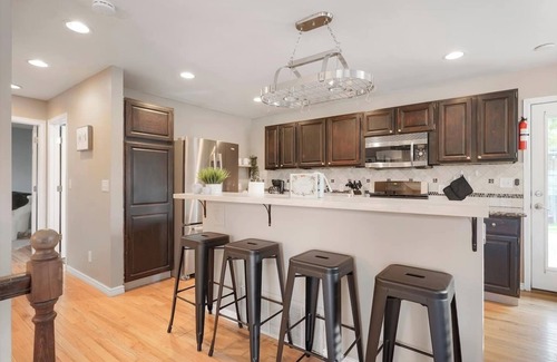 Arvada Plaza Area Casa | New Lux Jetted Hot Tub Patio & Yard Fast WiFi