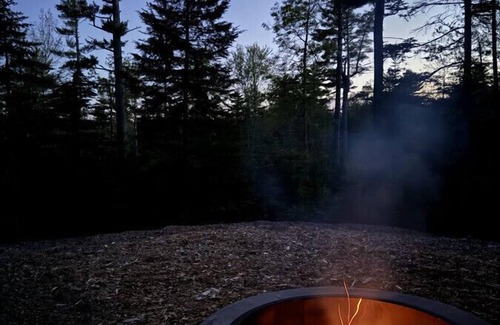 Bar Harbor Alquiler De RV | New luxurious 24’ yurt located in Bar Harbor, Maine with access to Northeast Creek