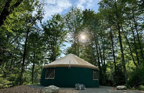 Bar Harbor Alquiler De RV | New luxurious 24’ yurt located in Bar Harbor, Maine with access to Northeast Creek