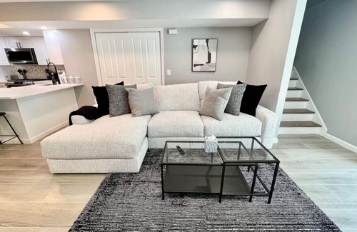 Communipaw Casa | New luxurious 3 BR 2.5BA Duplex W/Backyard