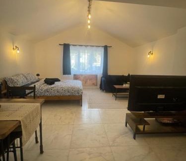 Chipstead Casa | New luxurious and spacious guest suite in Banstead