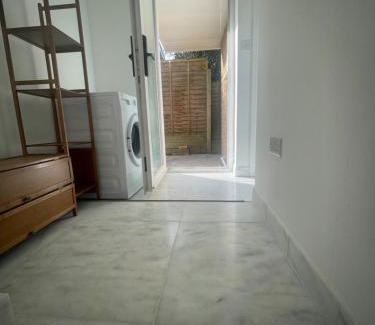 Chipstead Casa | New luxurious and spacious guest suite in Banstead