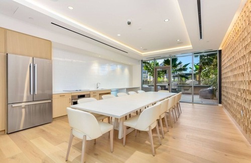 Ala Moana Condominio | New Luxurious condo in Ala Moana, High Floor overlooking the Ocean and Mountains