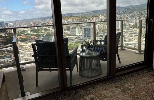 Ala Moana Condominio | New Luxurious condo in Ala Moana, High Floor overlooking the Ocean and Mountains