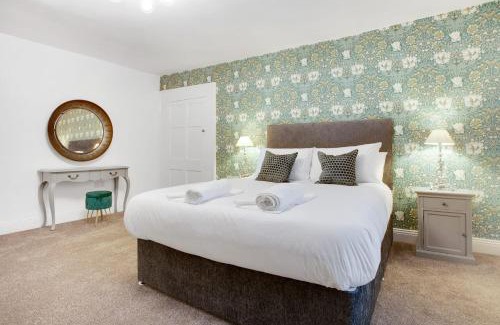 Frosterley Casa | NEW! Luxurious Cottage in Durham by Stay With Us, Ideal for Large Groups & Families, Hot Tub, Sleeps 10!