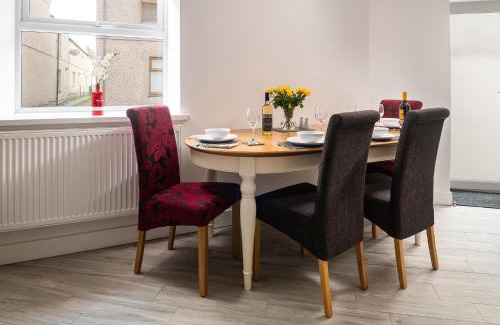 Penygroes Casa | NEW Luxurious Escape Charming Dog Friendly Cottage