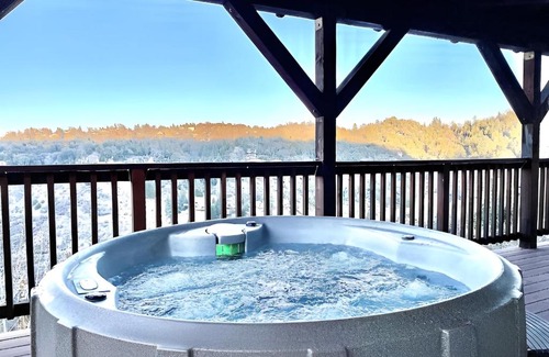 Lake Arrowhead Casa | NEW & Luxurious House, hot tub & amazing views