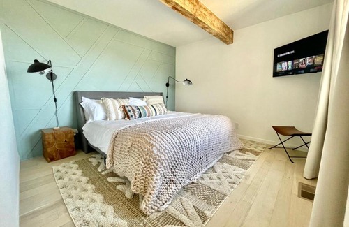 Lake Arrowhead Casa | NEW & Luxurious House, hot tub & amazing views