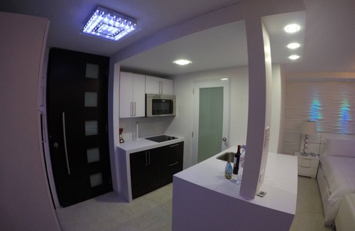 Isla Verde Apartamento | NUEVO - LUJOSO ESTUDIO MODERNO - pasos de la playa, restaurantes y hoteles