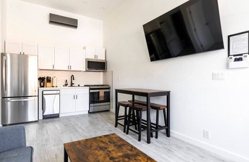 Sherman Oaks Apartamento | New Luxurious One Bedroom One Bathroom Guest Suite