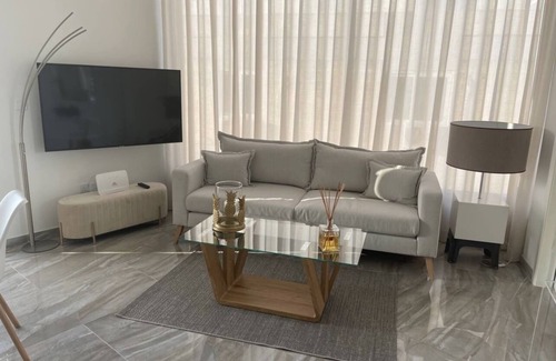 Tower Road Apartamento | NEW Luxurious Seafront Apt. with Breathtaking View