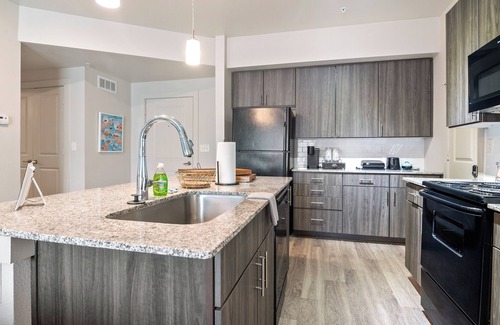 George Bush Park/Eldridge Condominio | NEW Luxurious, Spacious 2 bd GATED community