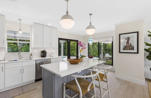 Southside Casa | New! Luxurious Villa with Pool in West Palm Beach. 5 min from the Beach!