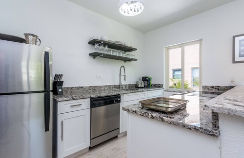 Delray Beach Villa | New Luxury 1/1 Villa with HEATED Pool-BEST LOCATION- walk to everything!