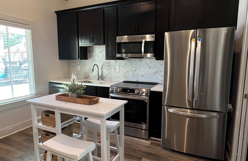 Auburn Cabaña | New Luxury 1BR Cottage in Downtown Auburn!!