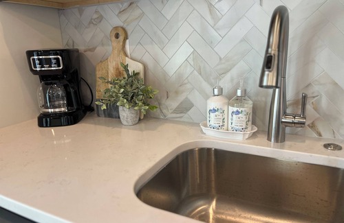 Auburn Cabaña | New Luxury 1BR Cottage in Downtown Auburn!!
