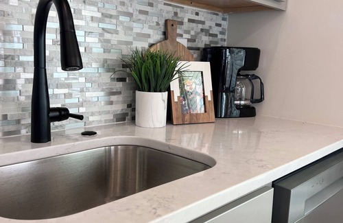 Auburn Cabaña | New Luxury 1BR Cottage in Downtown Auburn!