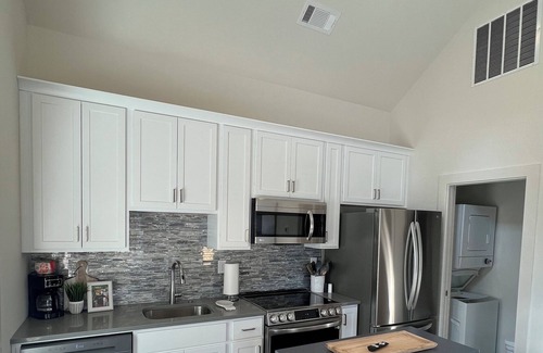 Auburn Cabaña | New Luxury 1BR Cottage in Downtown Auburn!